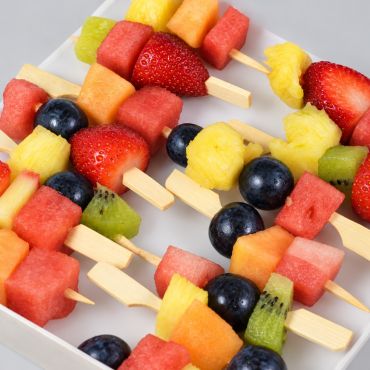 Mini brochettes de fruits frais